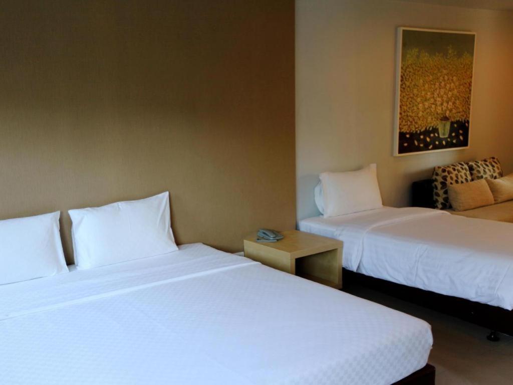 The One Residence Hotel Bangkok Extérieur photo